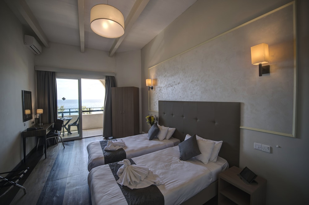 Europa Hotel 13/42