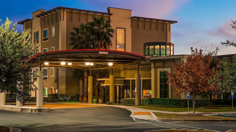 Best Western Plus Lackland Hotel & Suites 1/34
