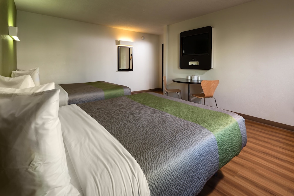 Motel6 Canoga Park, CA 20/32