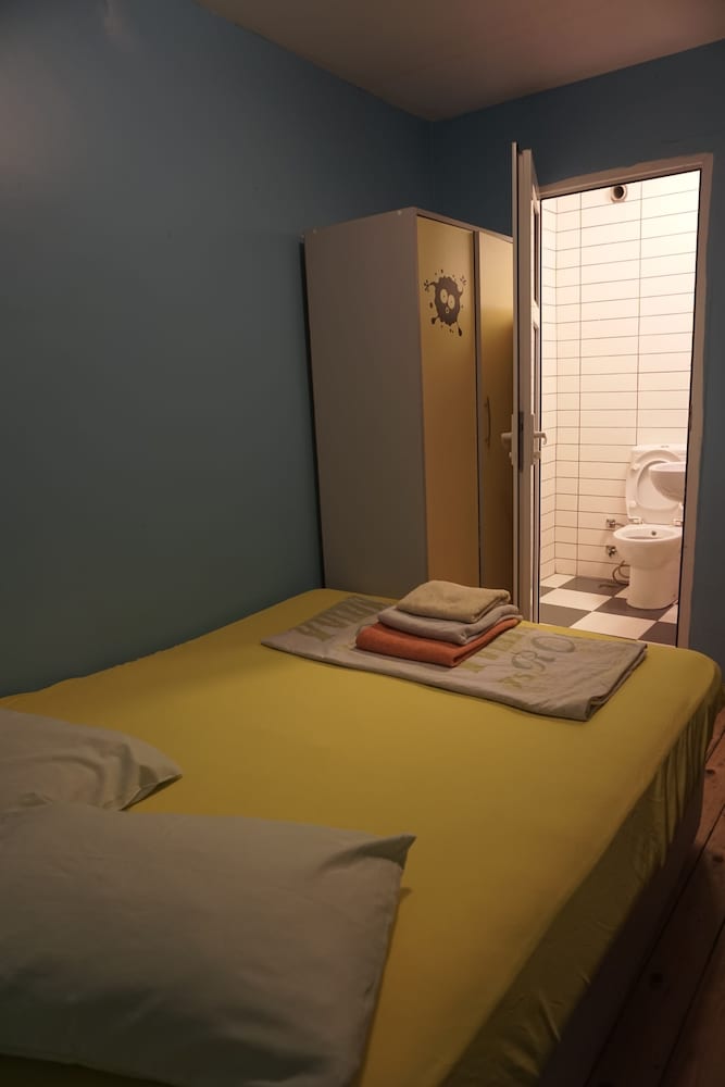 Chilloutlya Hostel&Bar 11/46