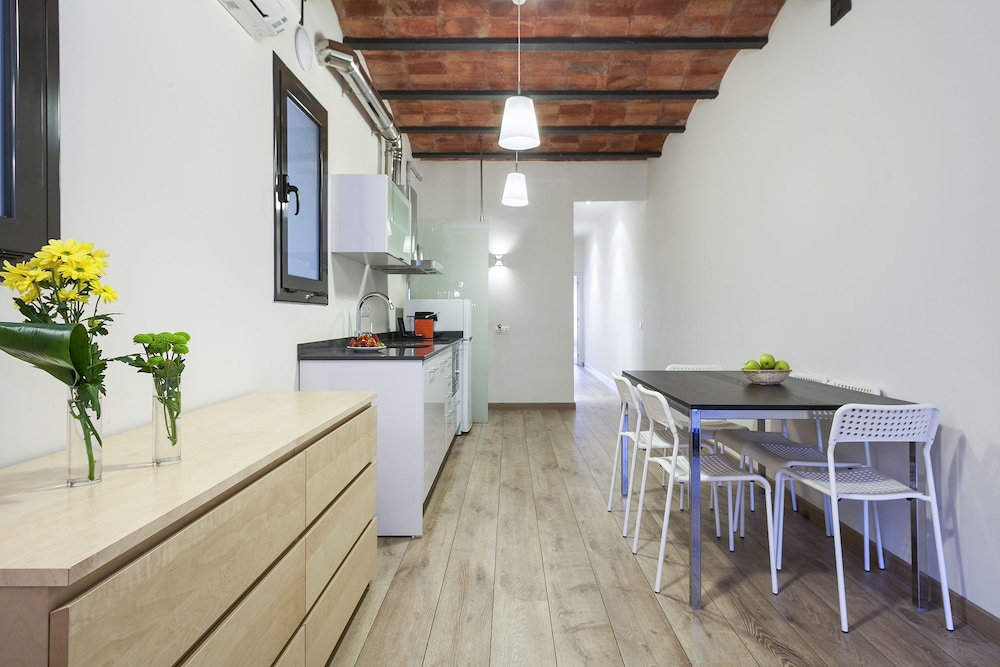 Fira Centric Apartments 8/72