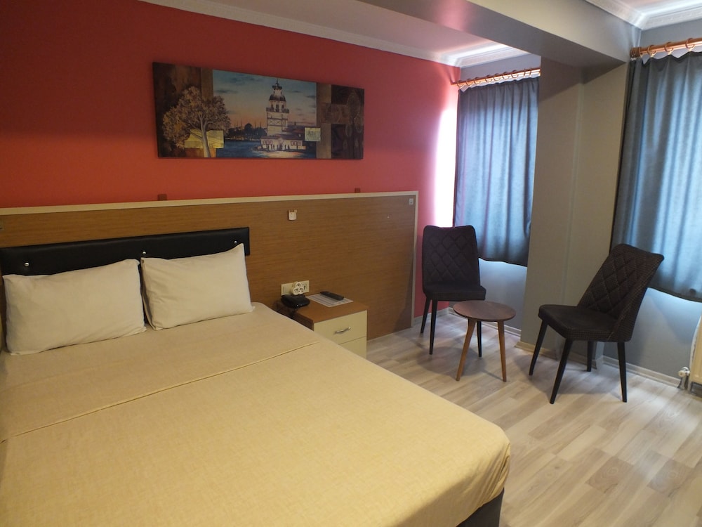 Naila Hotel 30/69