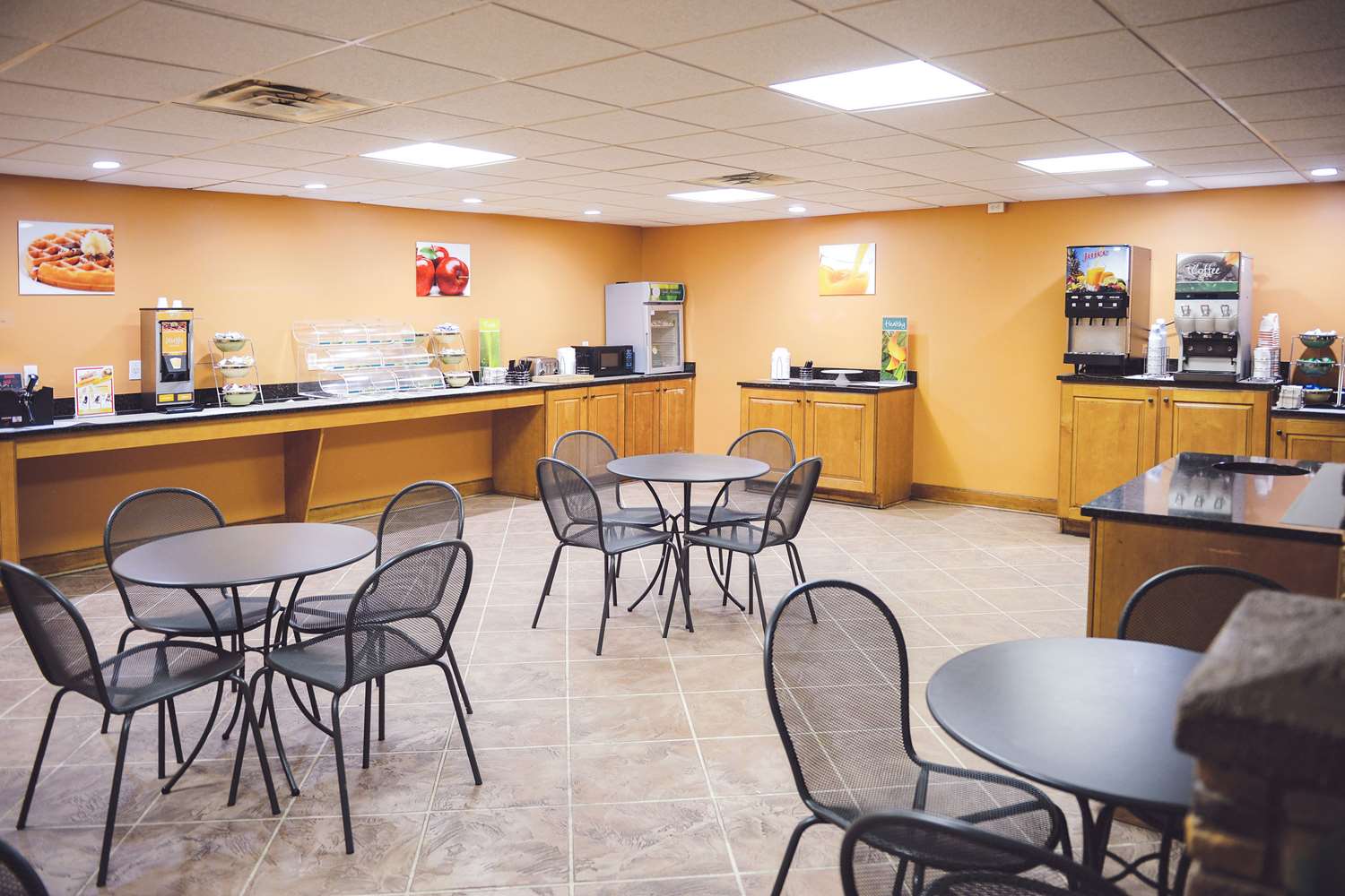 Quality Inn and Suites Ames Conference Center Near ISU Campus 31/48