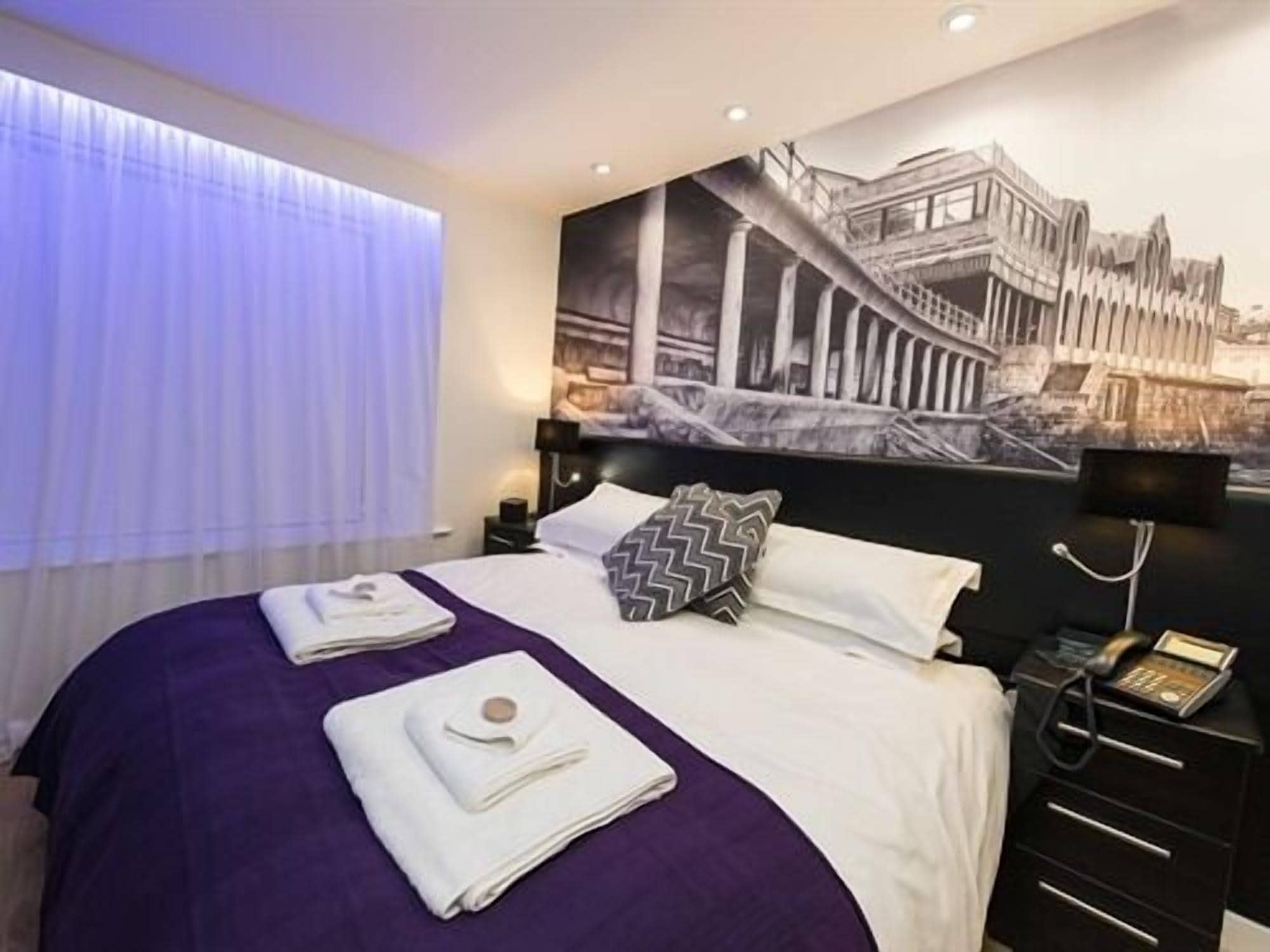 2 BEDROOMS, SUITE