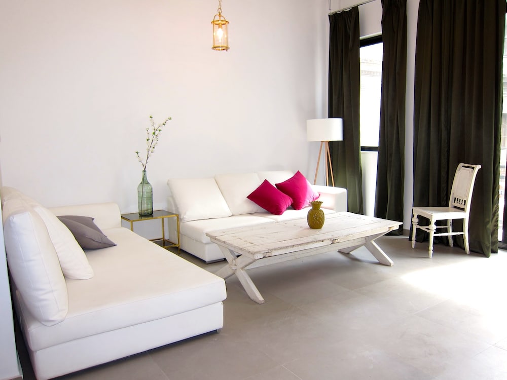 Concierge Athens I 15/50