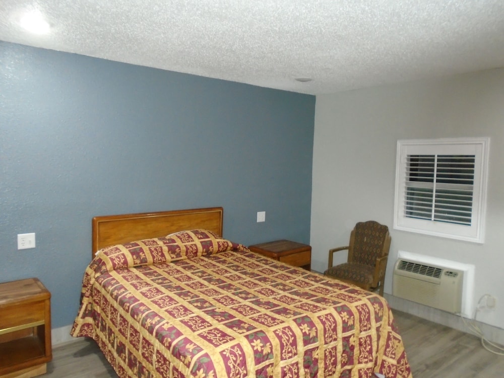 TOWN HOUSE MOTEL 29/61