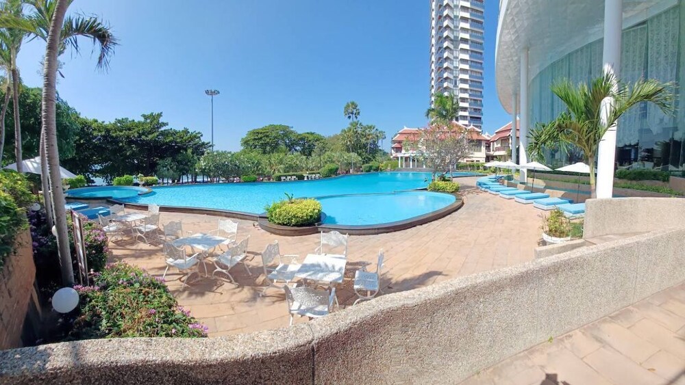 Adriatic Palace Pattaya 35/38