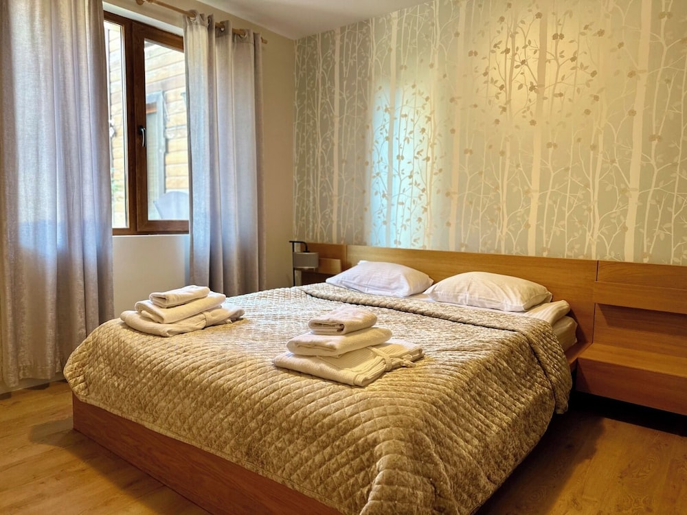 1 Bedroom, Apartment, King Bed, Sofa, Sauna, Hot Tub, Kitchen, Ground Floor