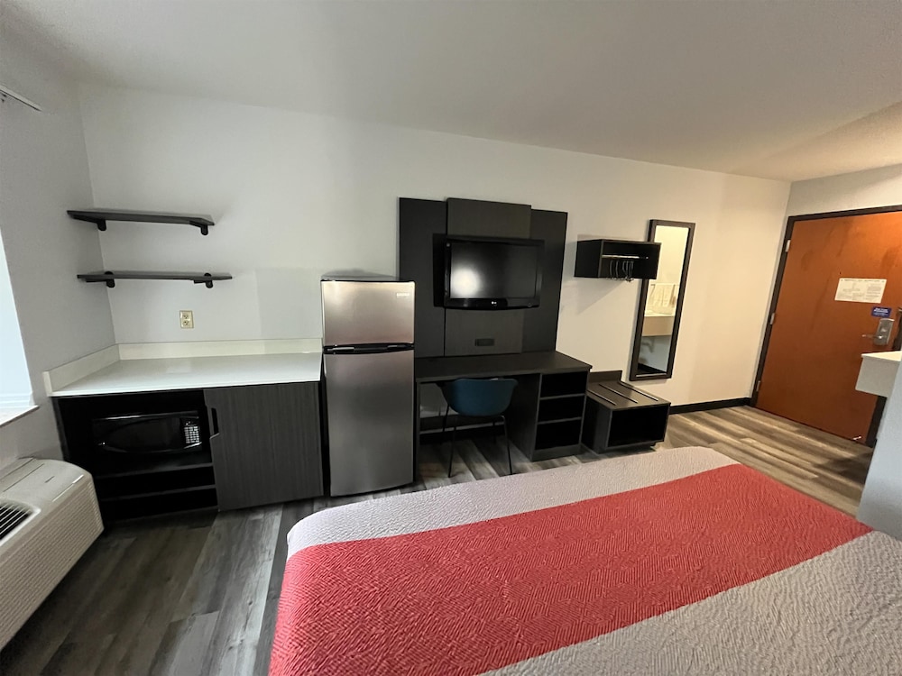 Studio6 Suites Urbana, IL 17/26