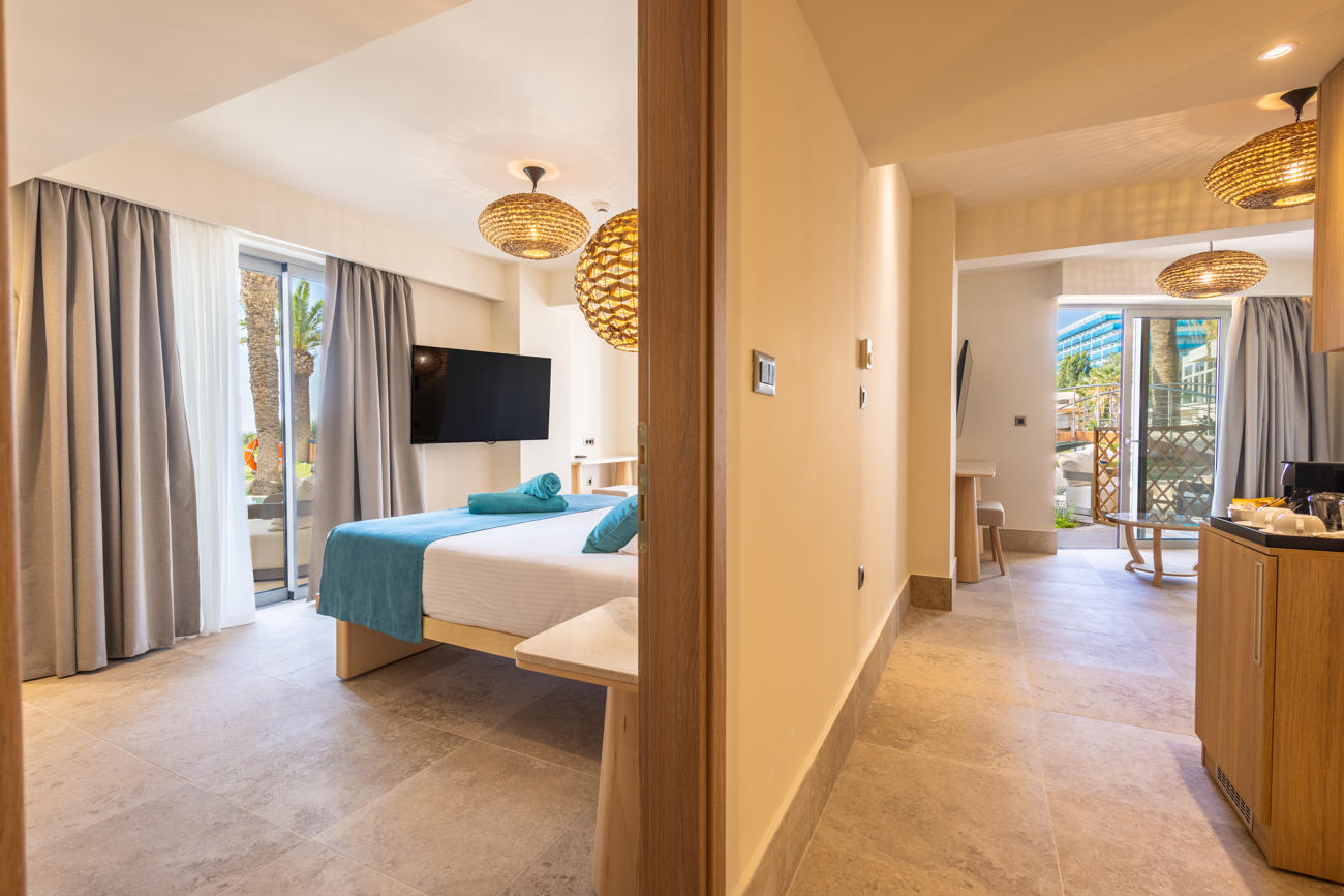 Pegasos Deluxe Beach Hotel 31/113