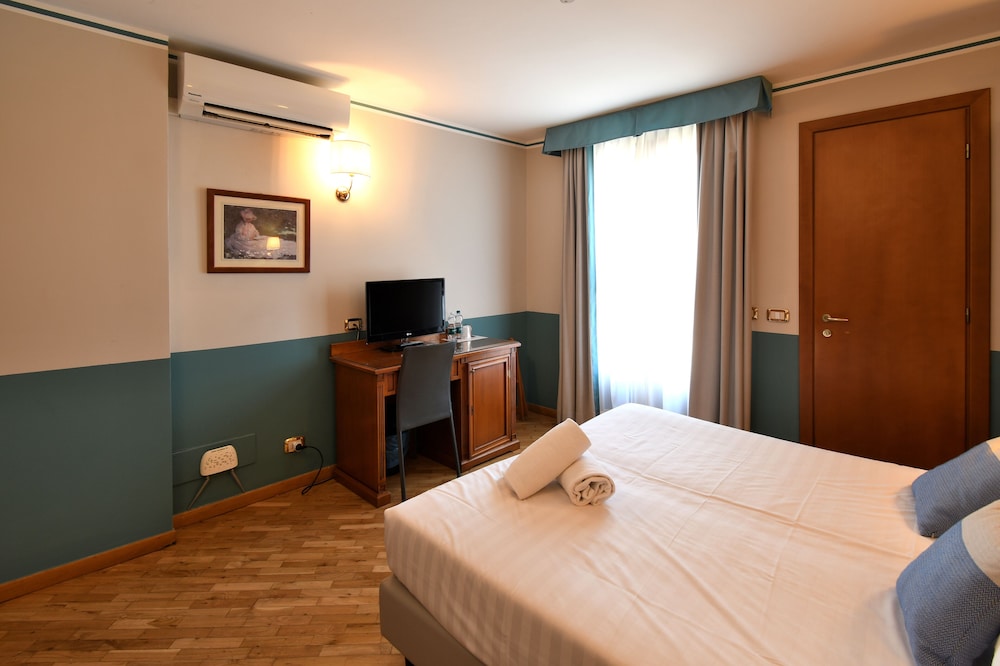 Hotel Cavour 25/58