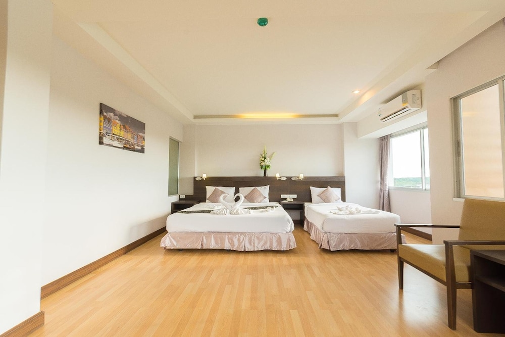 Sinkiat Buri Hotel 27/67
