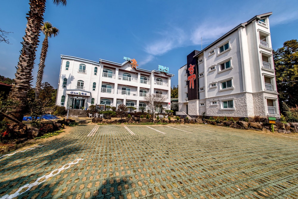 Jungmun Jejuhue Pension 40/44
