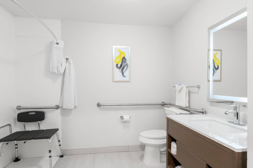 غرفة بسرير كينج لذوي الإعاقة، Comfort Inn & Suites Portland Corpus Christi 9/9