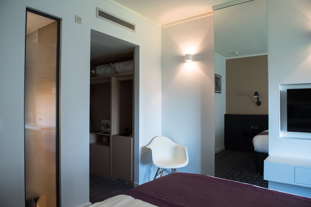 The Golden Jubilee Hotel 50/50