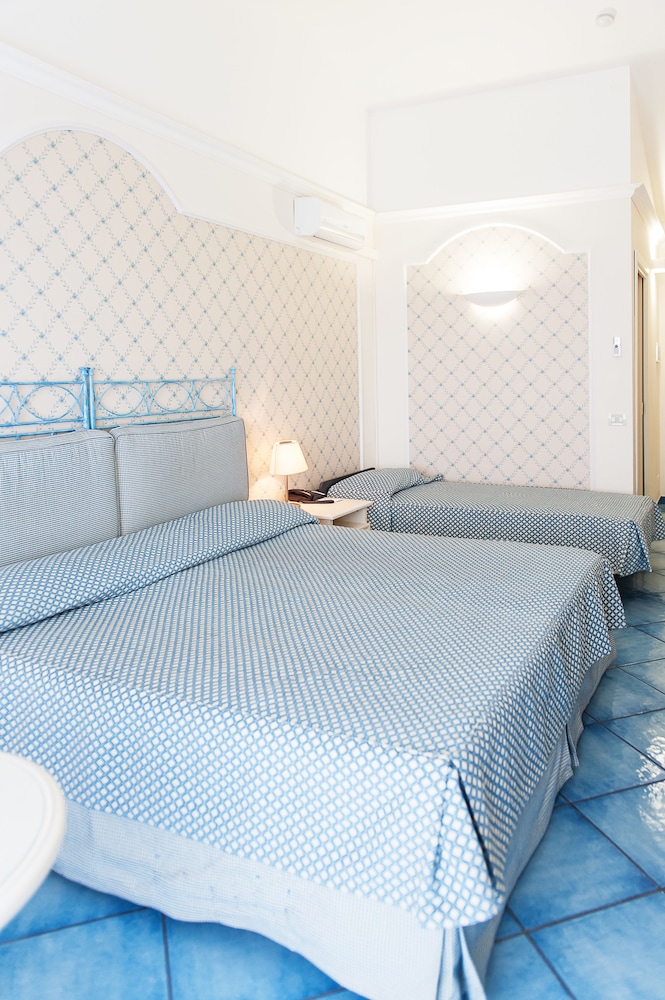 Hotel Santa Gilla 27/66