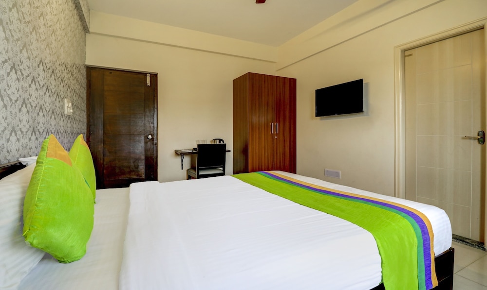Hotel 12 Degrees West Egl 18/28