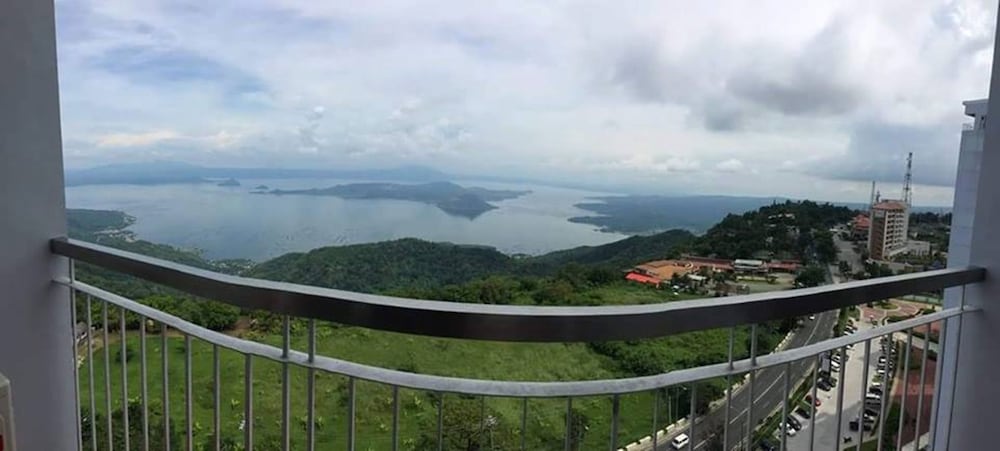 Tagaytay Condotel 27/36