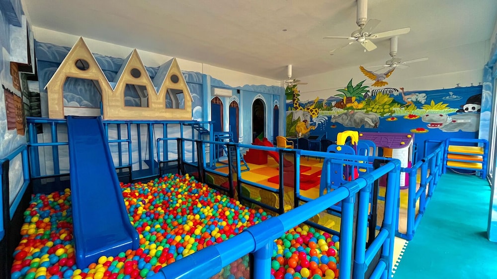 Coco Grove Beach Resort 41/50