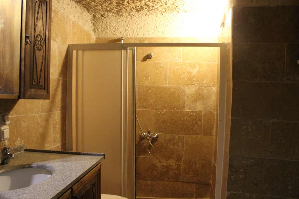 CAVE, SUITE