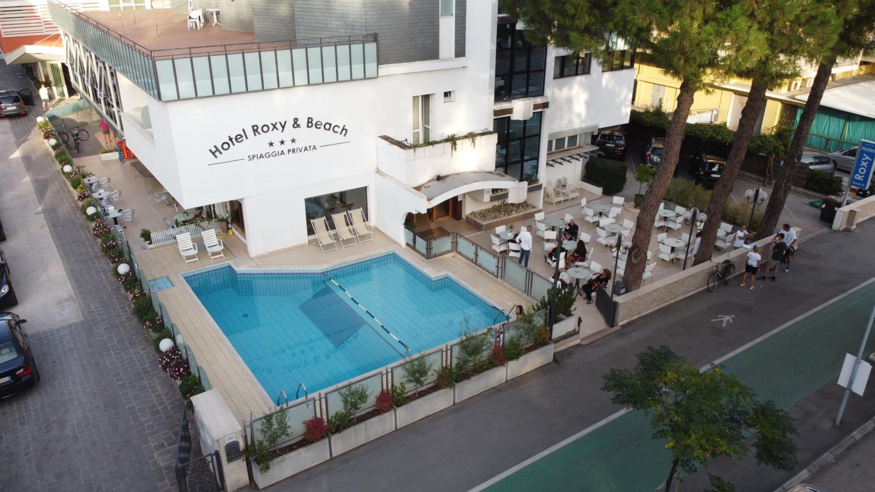 Roxy & Beach Hotel 3/43