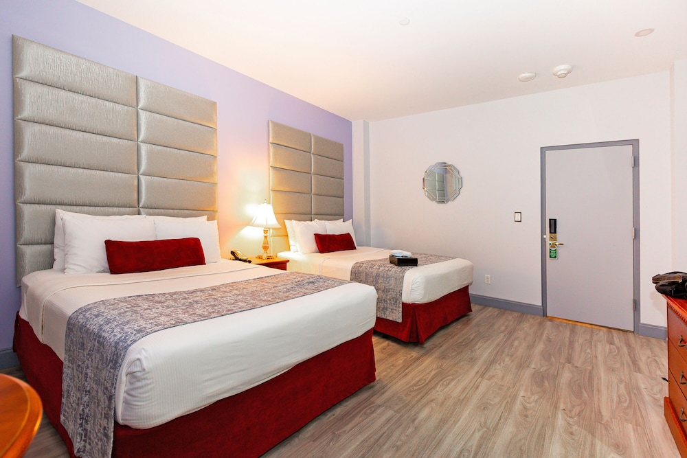 STANDARD, 2 DOUBLE BEDS