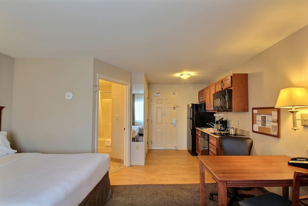 Candlewood Suites Milwaukee Airport-Oak Creek 23/73