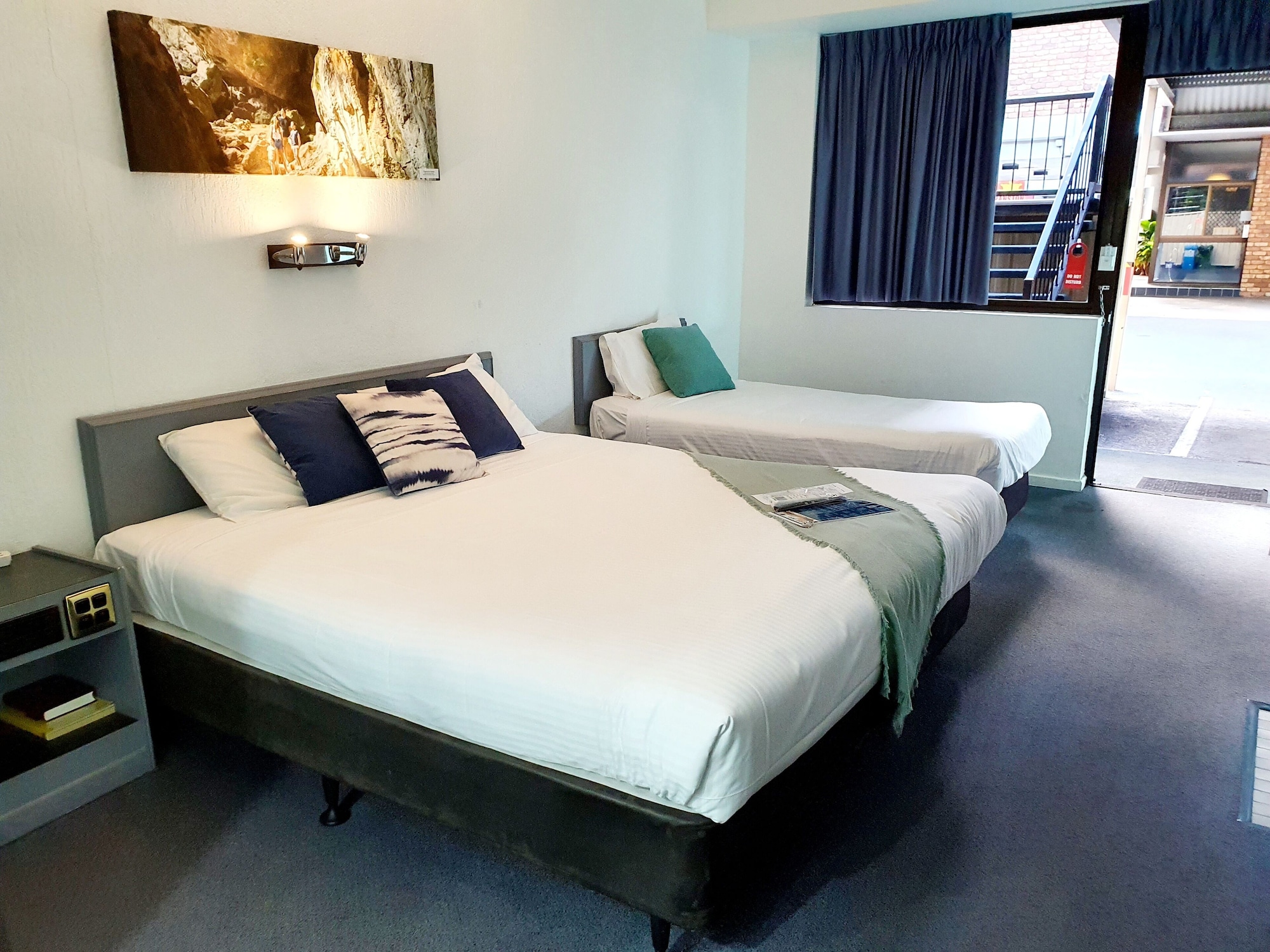 Room, Twin Beds, 1 King and 1 Single Beds, Accessible