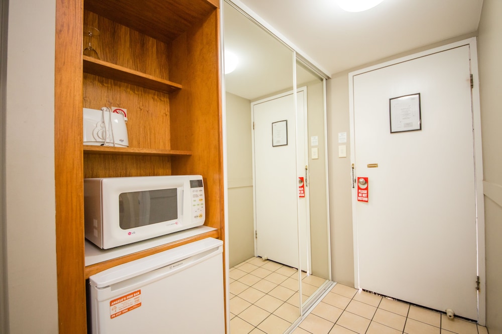 The Cosmopolitan Motel Serviced Apartments 18/48