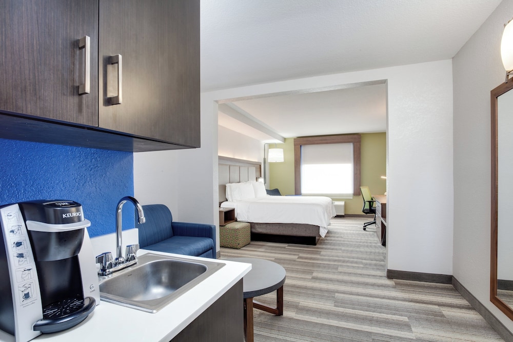 Holiday Inn Express Hotel Suites Clewiston 45/46