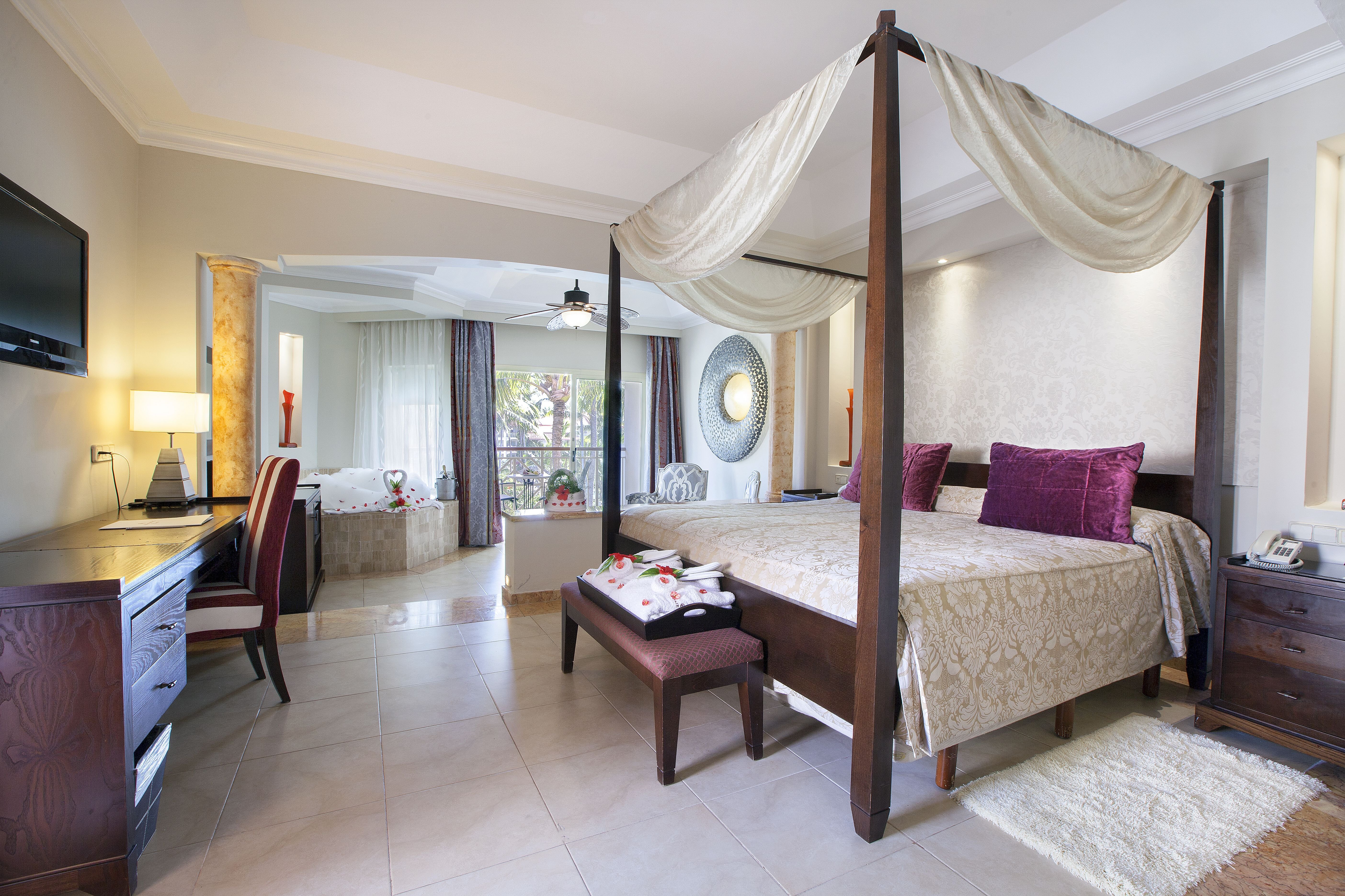 JUNIOR SUITE, JETTED TUB
