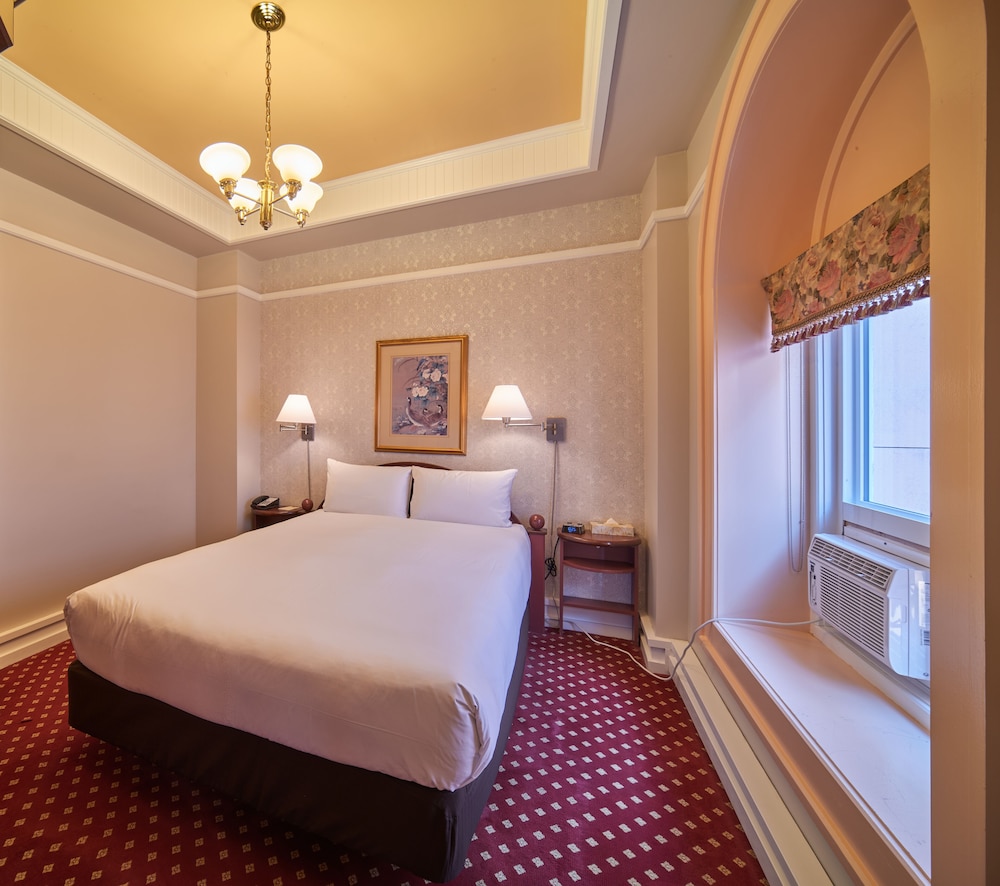 SUPERIOR, QUEEN BED, COURTYARD VIEW, SOFA