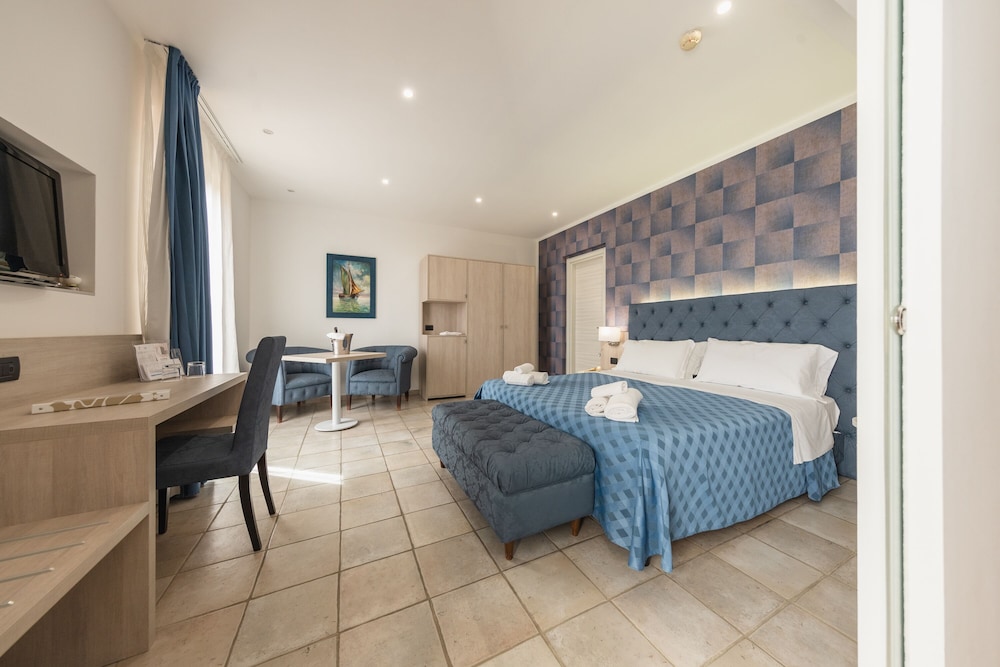 Suite, Double Bed, Sofa