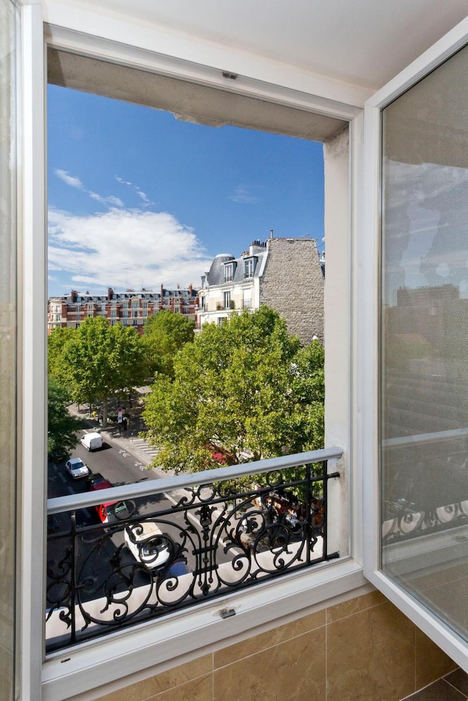 Hipotel Belgrand Edith Piaf 40/50