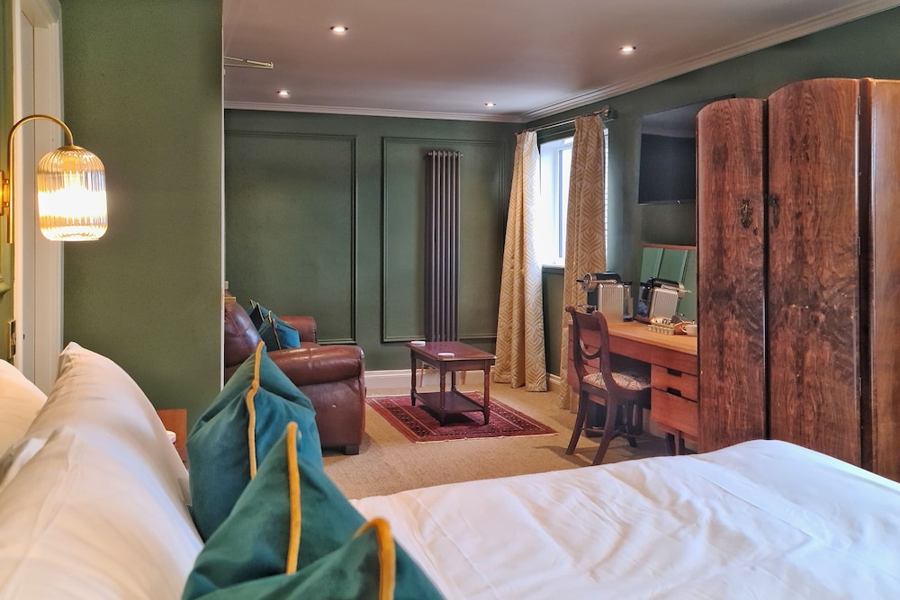 The Alyth Hotel 42/50