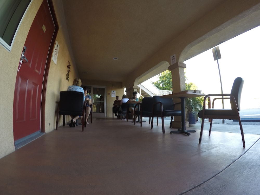 Loma Linda Inn. 29/54
