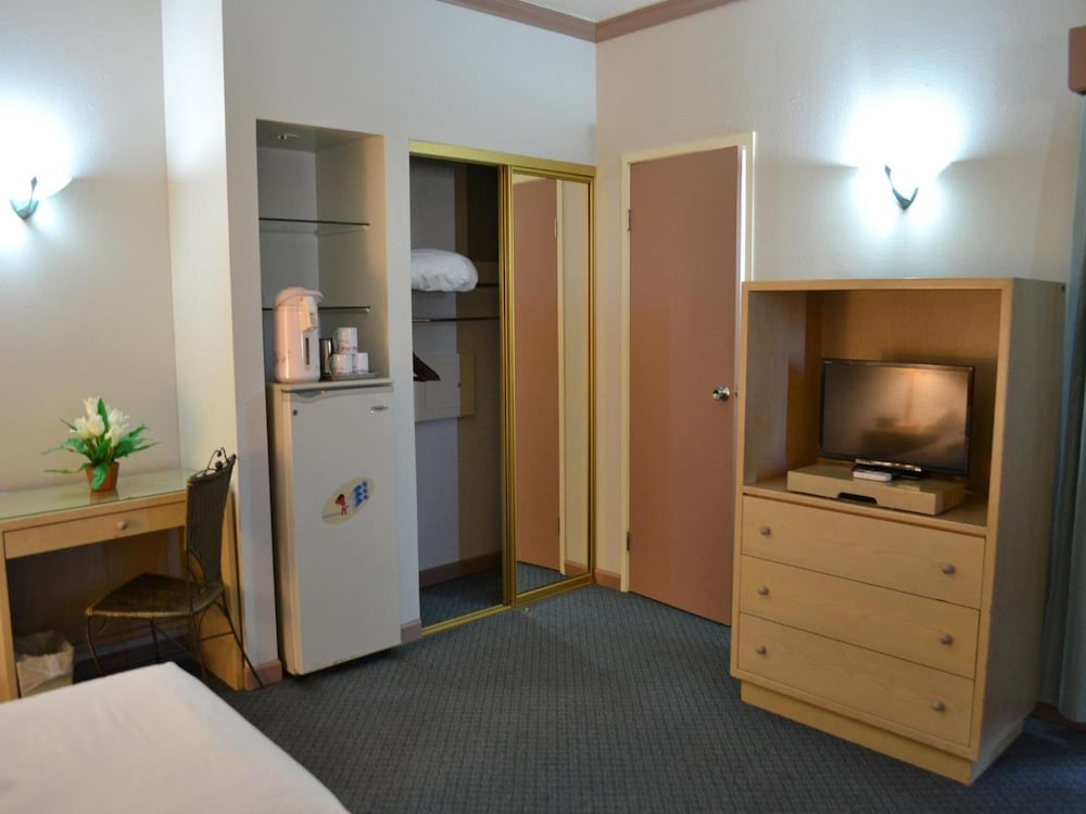 West Plaza Hotel Desekel 29/43