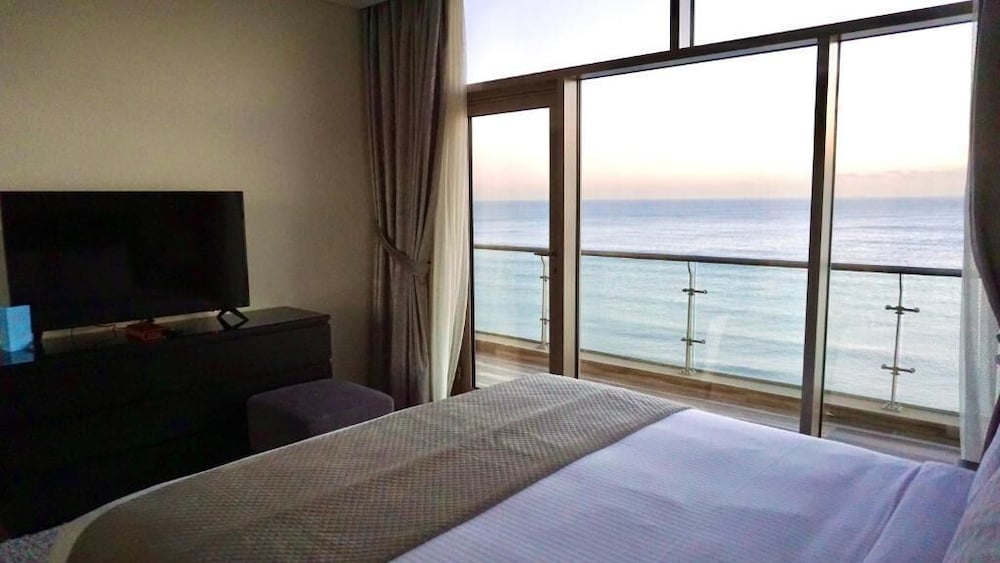 Al Kout Beach Hotel 26/36