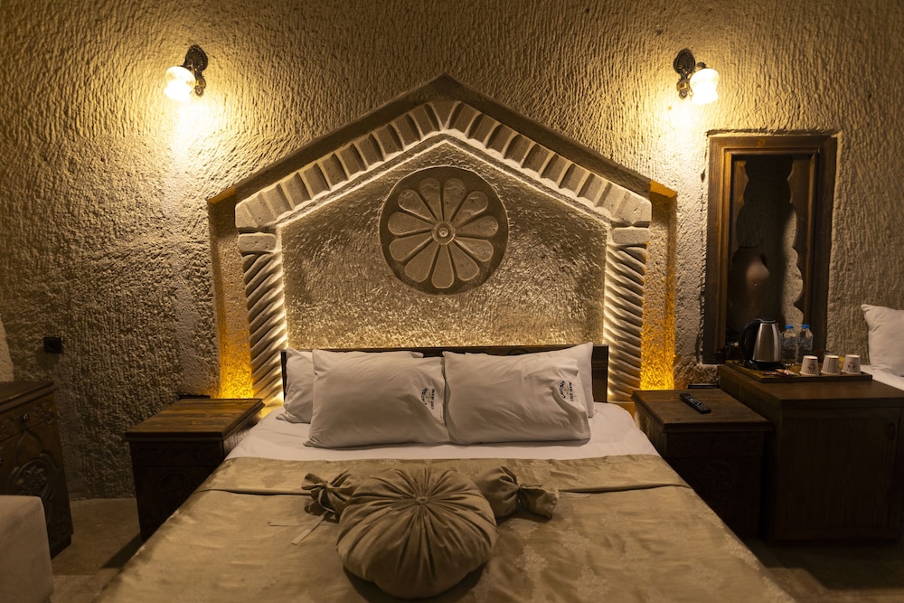 Cavusin Cave House 24/50