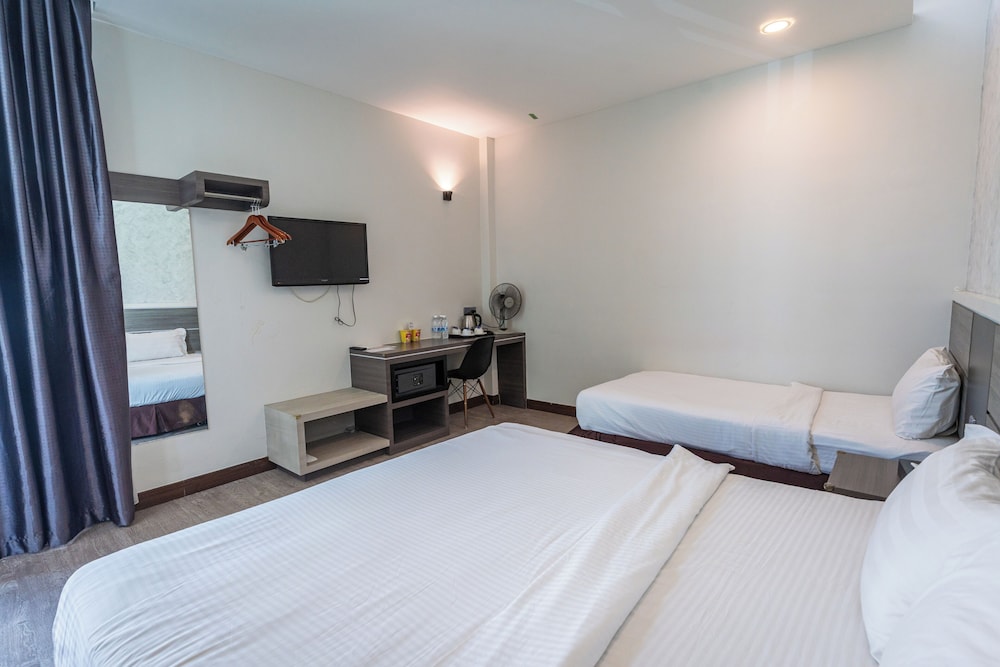 Indra Hotel 24/58