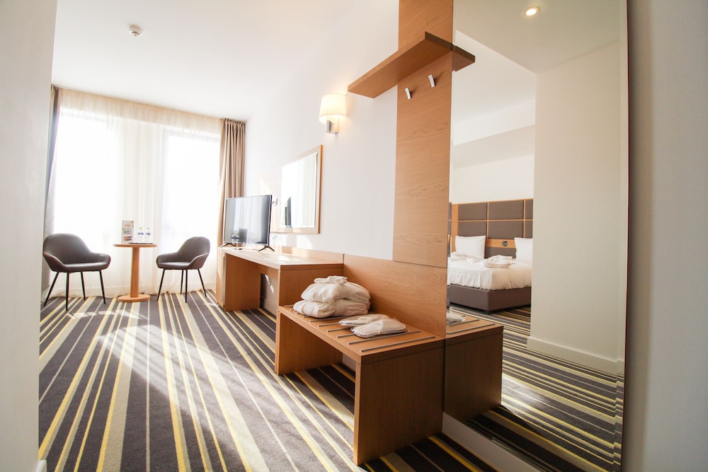 Hotel Avenue 17/64