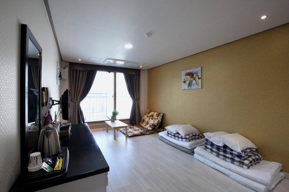 Dorcas Tourist Hostel 11/30