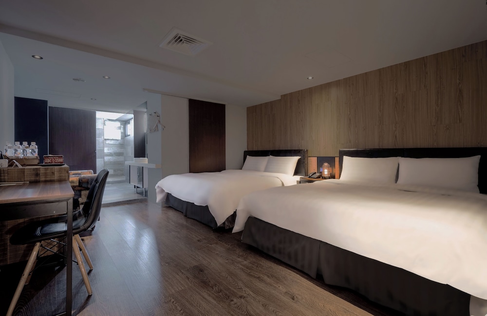 Family, Quadruple, 2 Double Beds, Bathtub