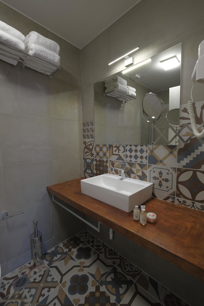 Agora Residence 48/50