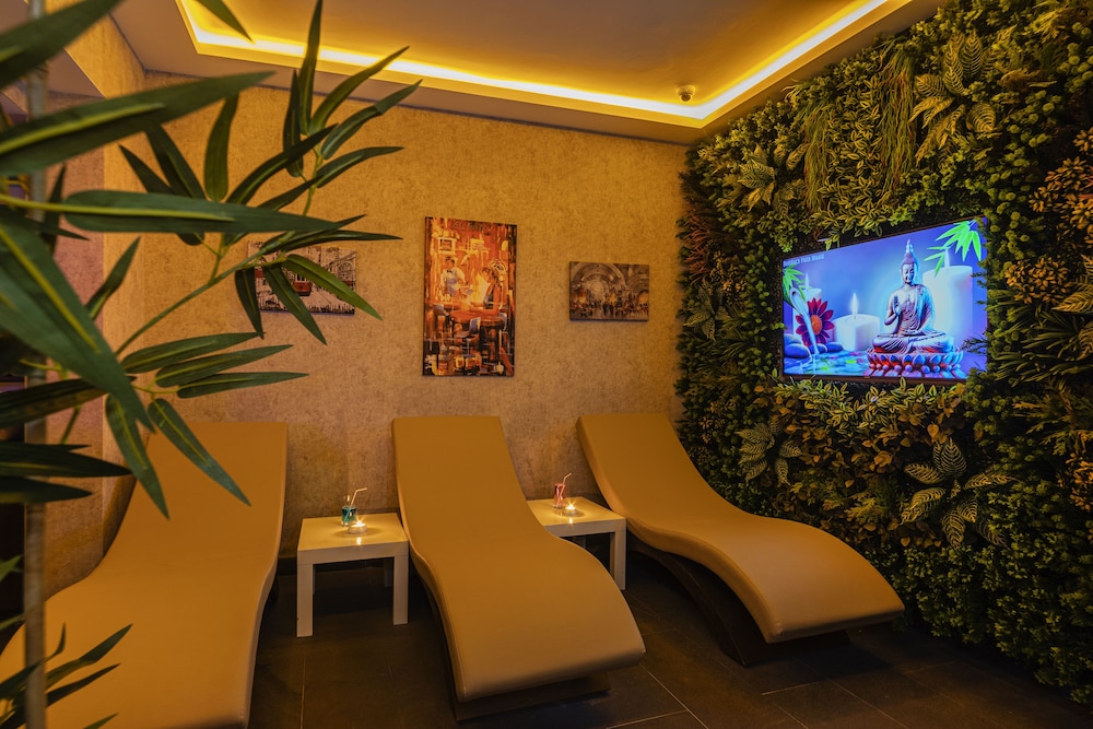 Demiray Hotel 40/50