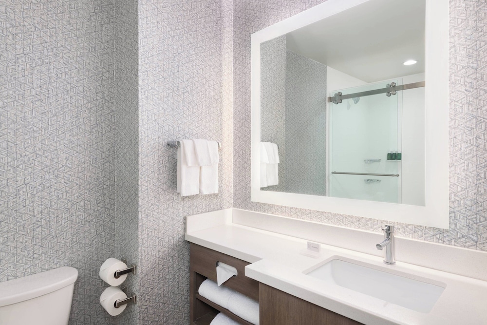 جناح بسرير كينج مع أريكة لذوي الإعاقة، SpringHill Suites by Marriott Panama City Beach Beachfront 3/5