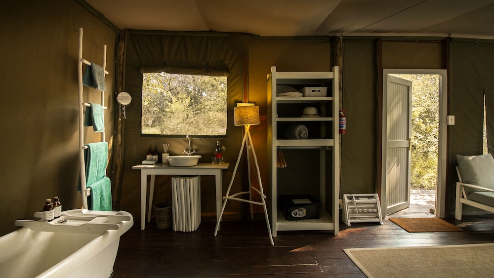 Ngama Tented Safari Lodge 50/50
