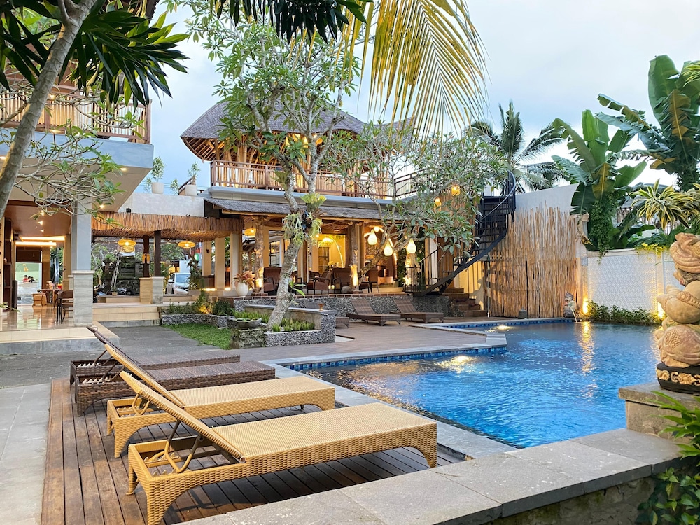 Putri Ayu Cottages 36/63