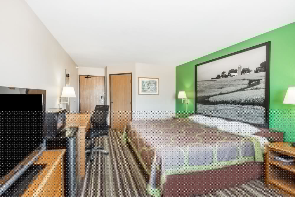 Super 8 by Wyndham Sioux City South 8/19