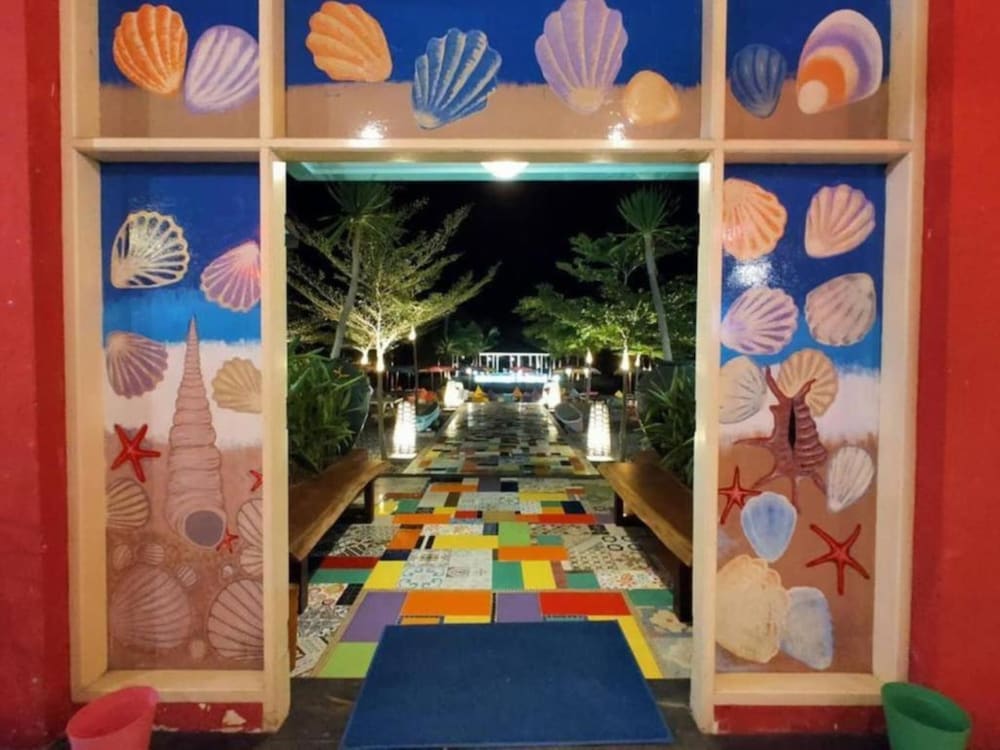 Avery Coconut Island Hotel and Beach Resort 36/47